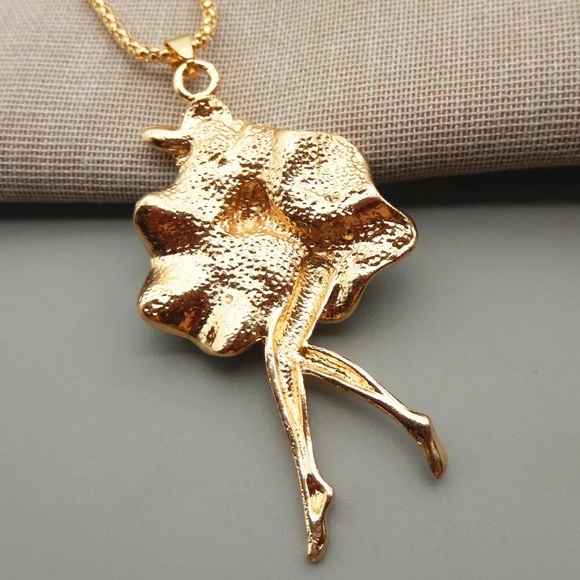 NWT MARILYN MONROE FIGURE NECKLACE - Picture 3 of 3